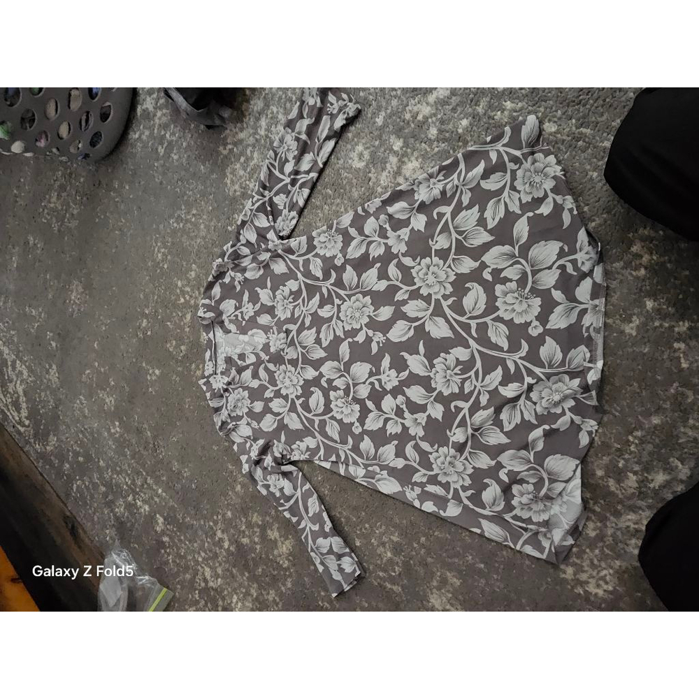 Women's Mountain Mamas Gray White Floral Tunic Top XS